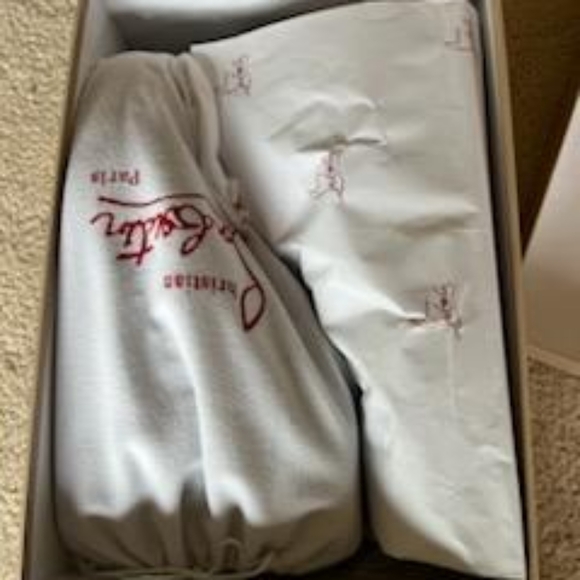 Red bottom - Picture 3 of 9